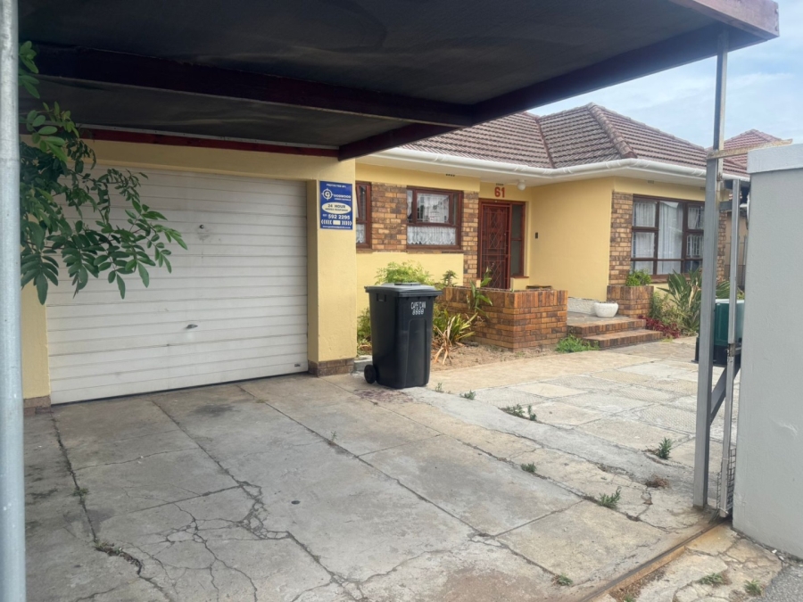 4 Bedroom Property for Sale in Glenlilly Western Cape